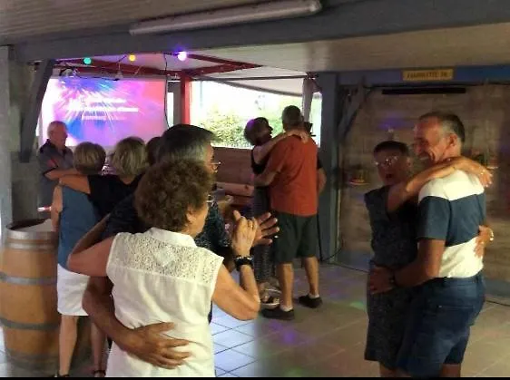 La Chenaie مكان تخييم