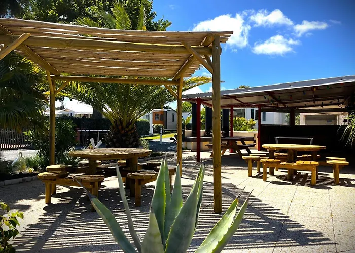 La Chenaie مكان تخييم