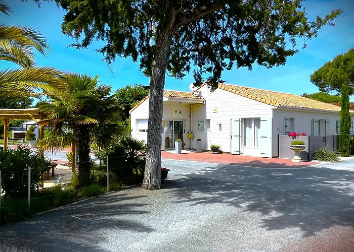 营地 La Chenaie 3*