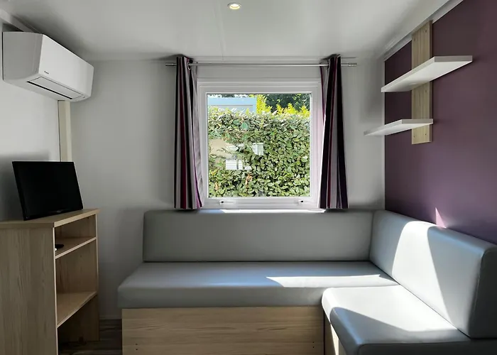 La Chenaie مكان تخييم 3*