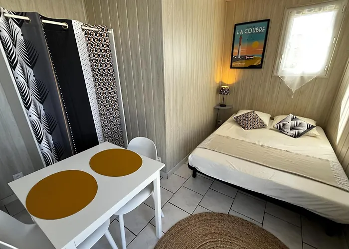 La Chenaie مكان تخييم